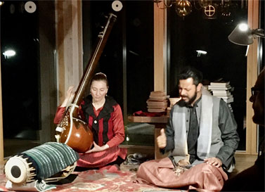 Beate Gatscha mit Dhrupadsänger Sumeet Anand Pandey
